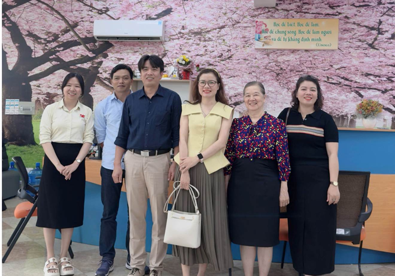 A group of people posing for a photo

Description automatically generated